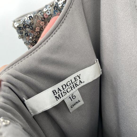 BADGLEY MISCHKA Silver Sequin Evening Gown - Picture 4 of 6